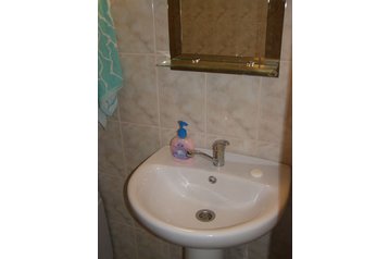 Ucraina Privát Deľatyn, Esterno